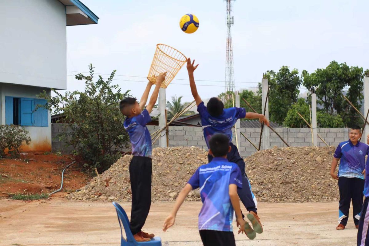 Juniors serve the community, relax at overnight field trip in Chiang Dao