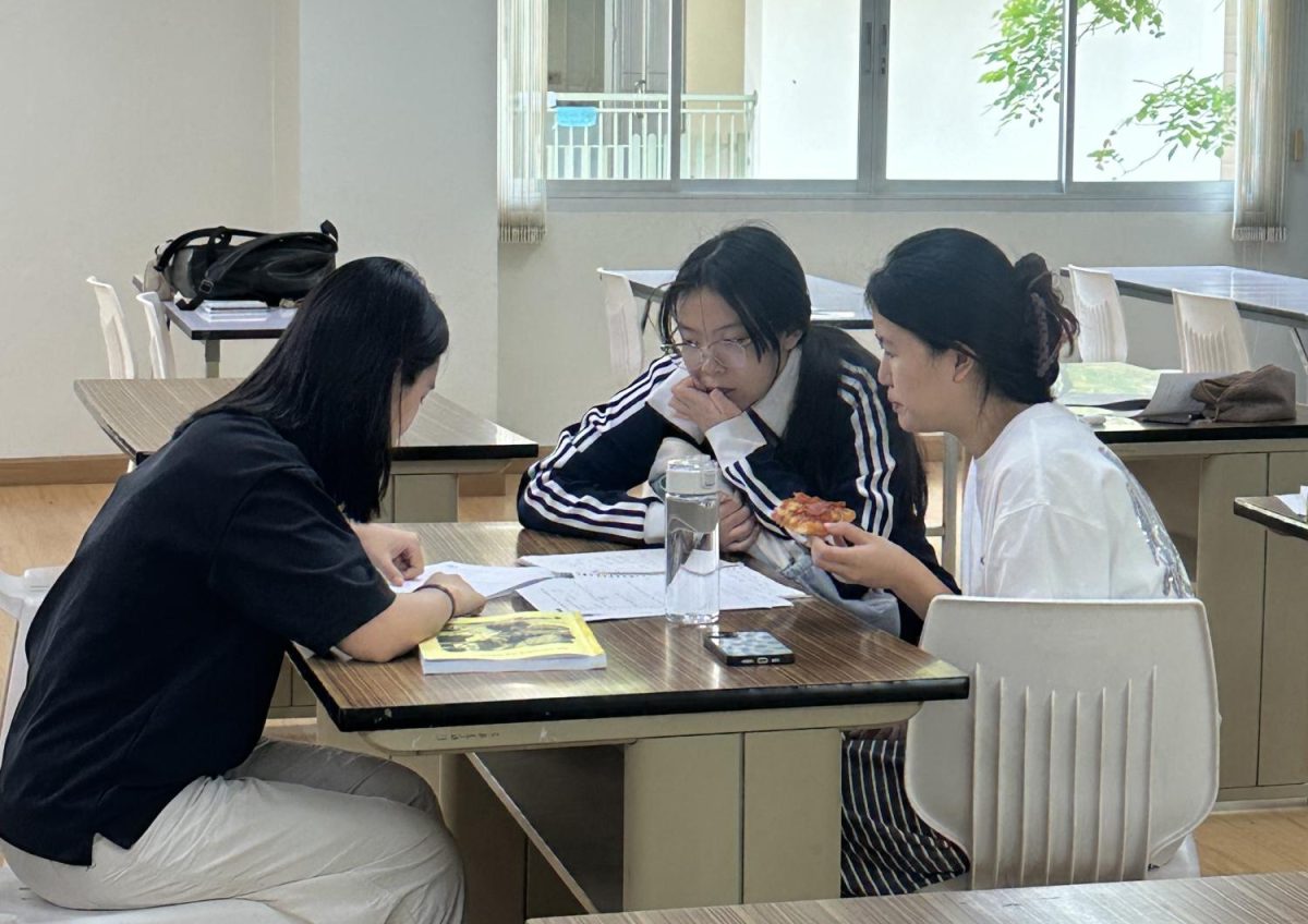 G11 students find that pizza often opens the AP memory